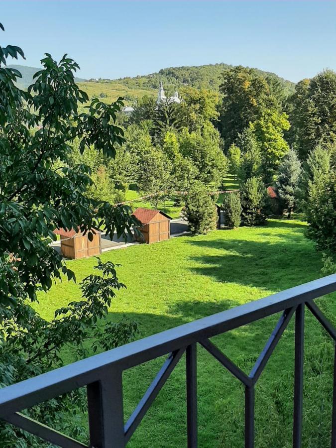 Apartment On Lermontova 35A Мукачево Экстерьер фото
